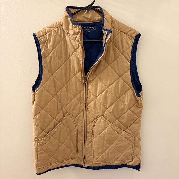 🧥 Crown & Ivy Quilted Vest – Southern Prep Approved 🧥 - Picture 1 of 3